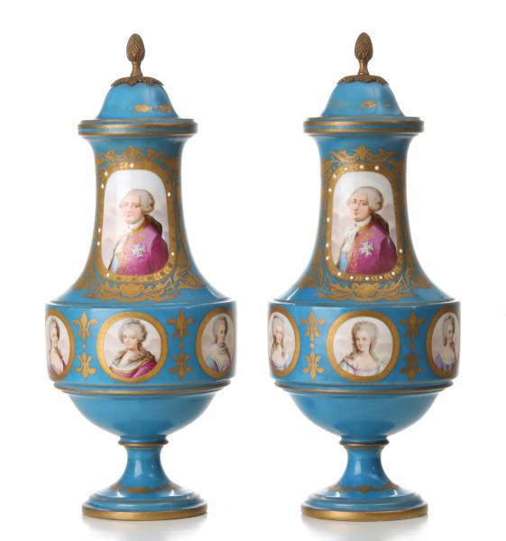 A PAIR HAND PAINTED FRENCH PORCELAIN 28e322