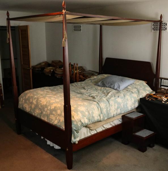 A FOUR POST TESTER BED WITH STEPSThe