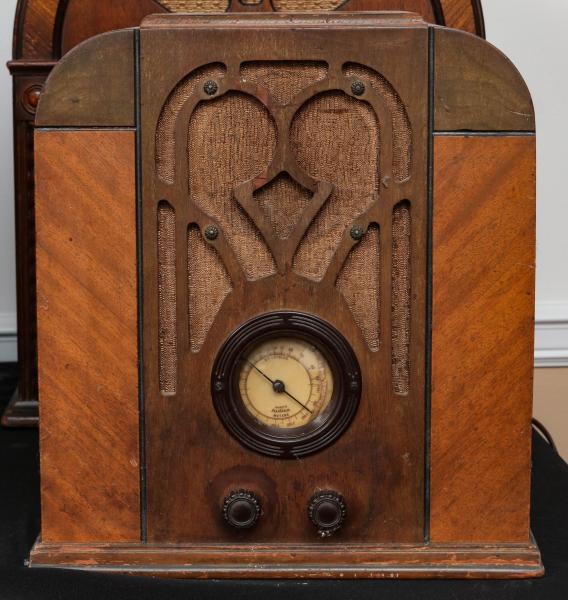 A 1930S WOOD TOMBSTONE CASE TABLE