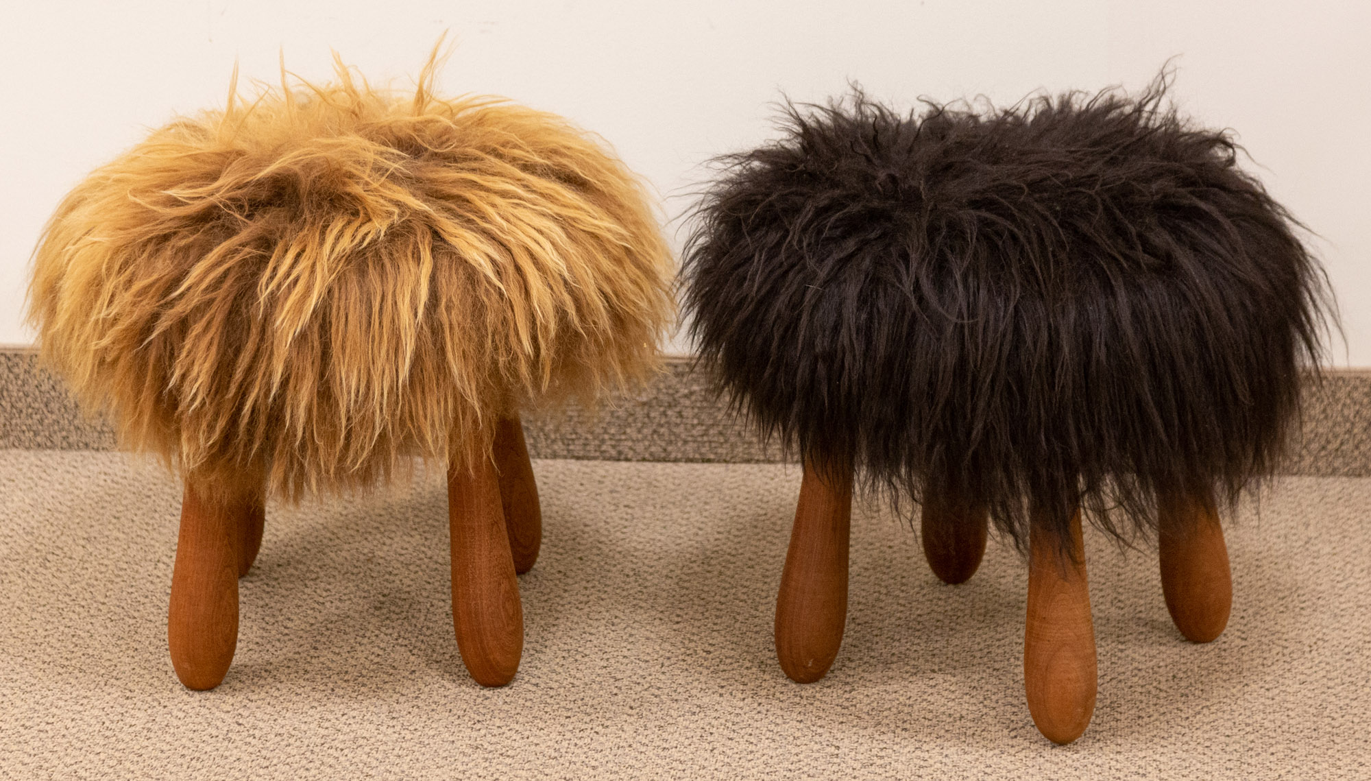  2 ICELANDIC FUZZY STOOLS circa 28bde1