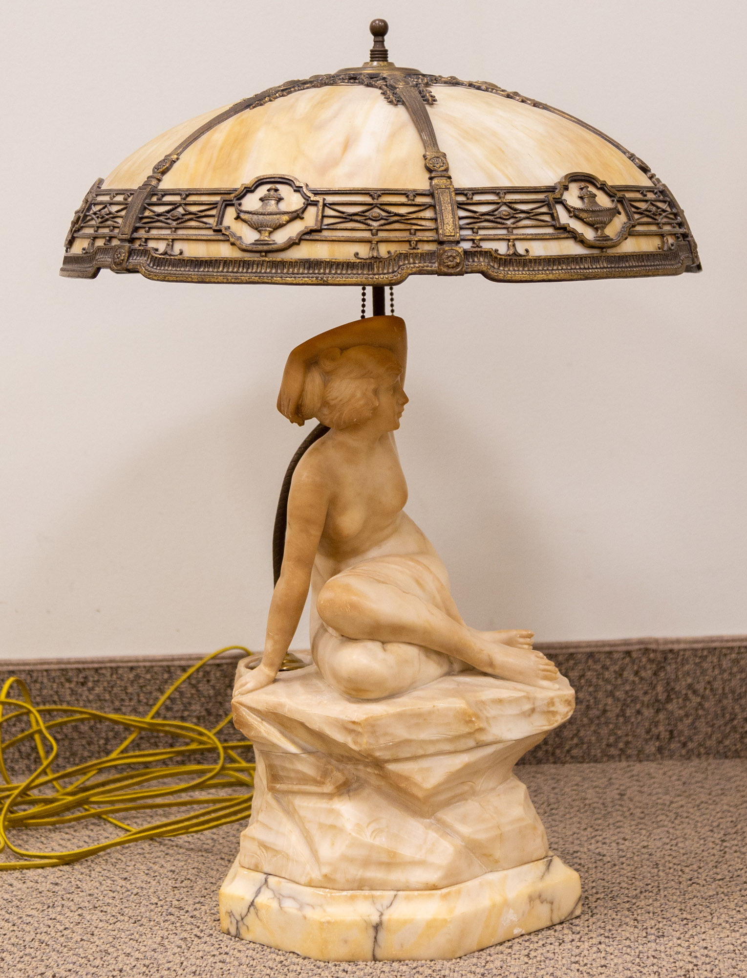 ALABASTER FIGURAL LAMP Early 20th century.