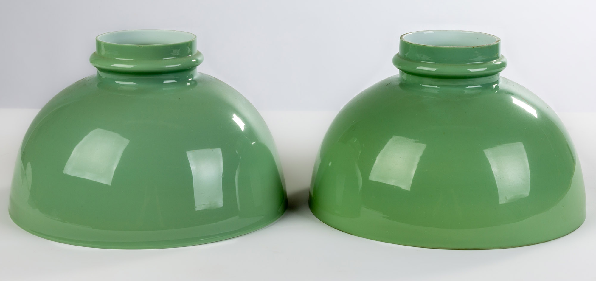 PAIR OF 19TH CENTURY APPLE GREEN 28be45