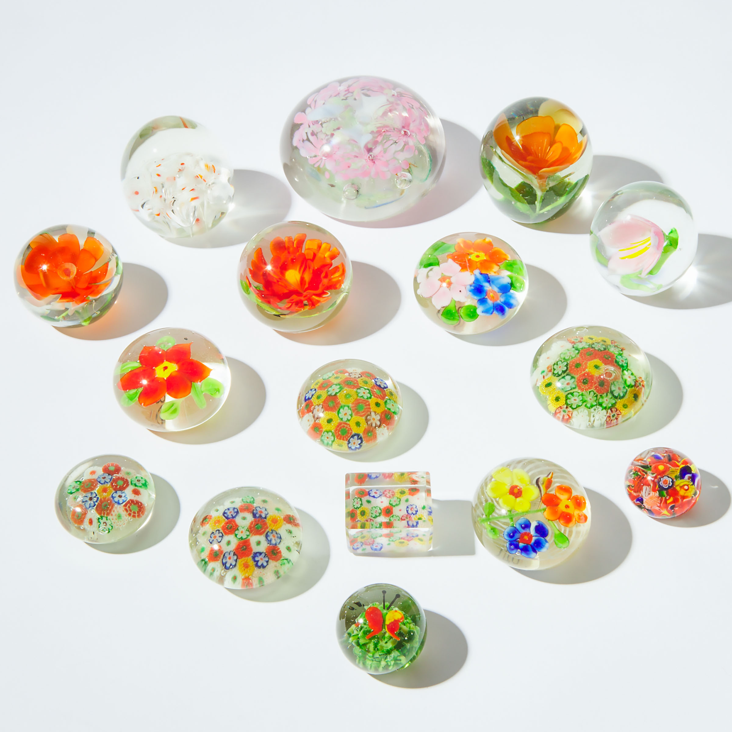 Sixteen Chinese Glass Paperweights  28c0e3