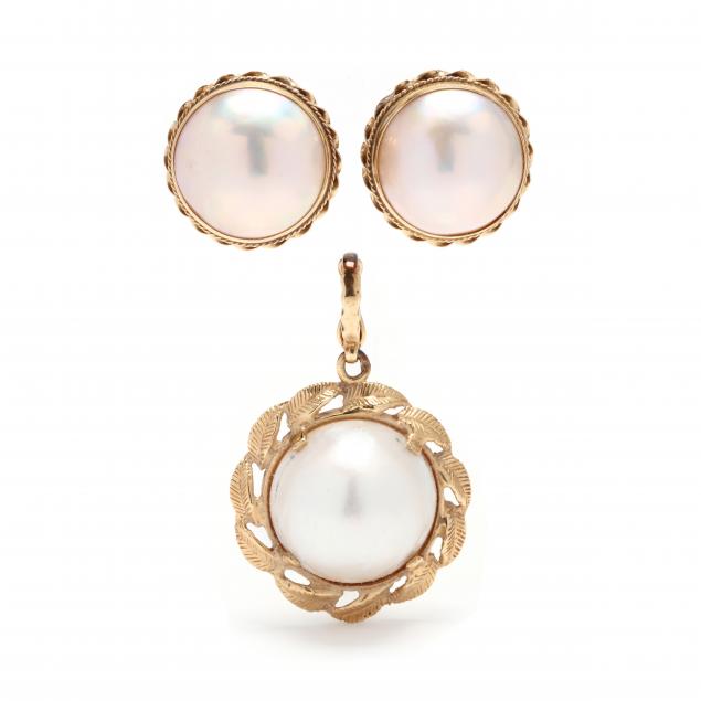 GOLD AND MAB PEARL PENDANT AND 28c391