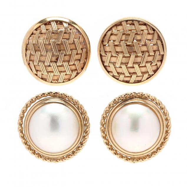 PAIR OF GOLD EARRINGS AND A PAIR