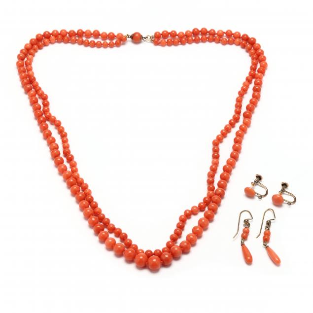 VINTAGE CORAL NECKLACE AND TWO 28c3b7