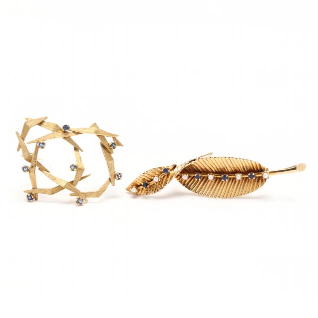 TWO GOLD AND SAPPHIRE BROOCHES 28c3cf