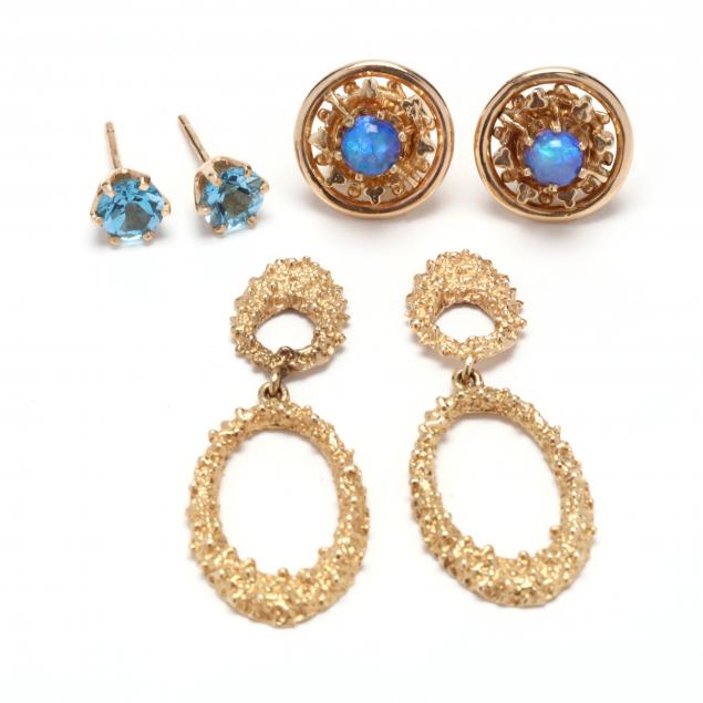 GOLD AND GEM-SET EARRINGS AND EARRING