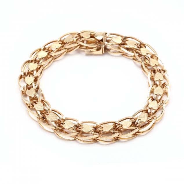 GOLD HEART MOTIF BRACELET The bracelet 28c420