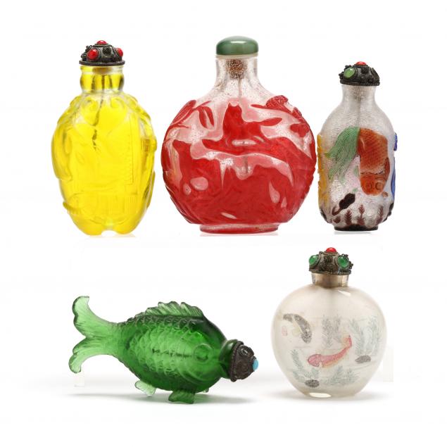 A GROUP OF FIVE CHINESE SNUFF BOTTLES