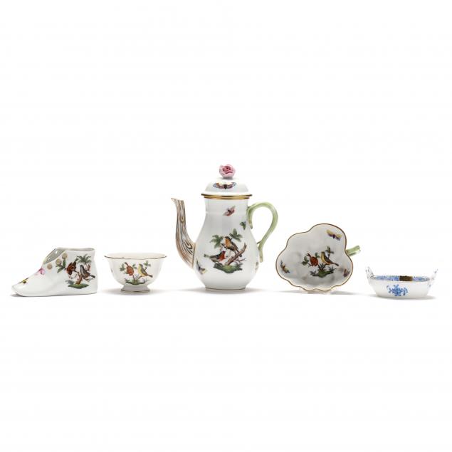  A HEREND PORCELAIN SELECTION OF