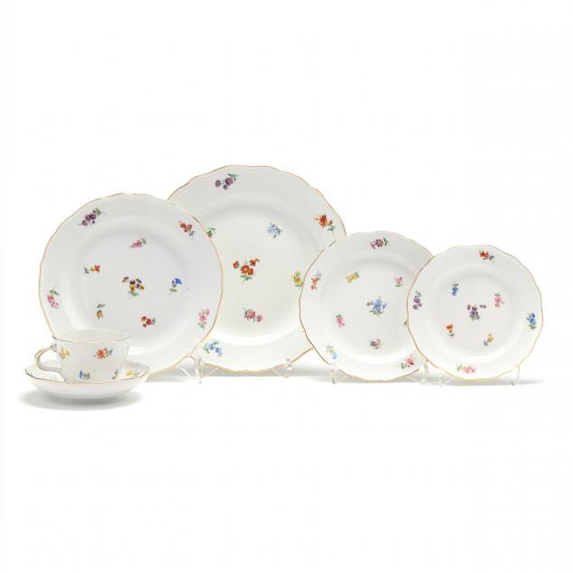 SET OF (66) MEISSEN  STREUBLUMEN