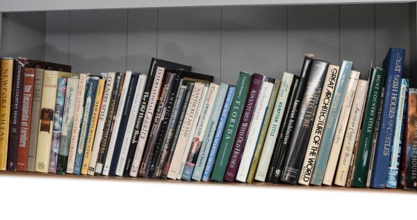 A SHELF OF BOOKS MOSTLY ARCHITECTURETitles 28e4c4