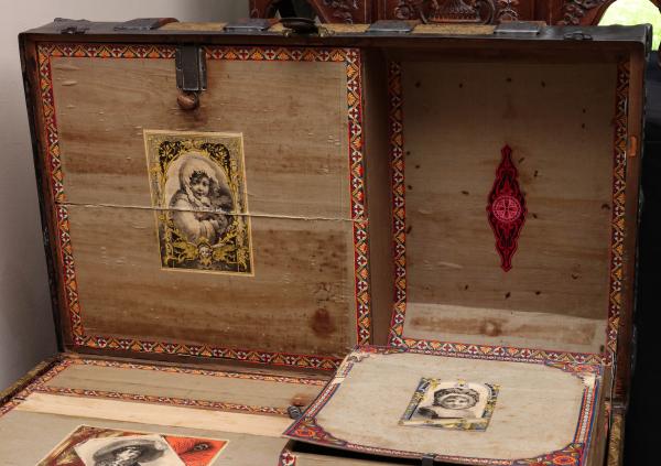 AN ORNATE VICTORIAN TRAVEL TRUNK