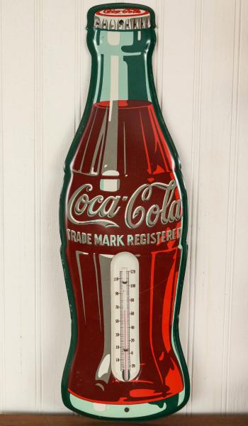 A 1950S COCA COLA TIN LITHO BOTTLE 28e562