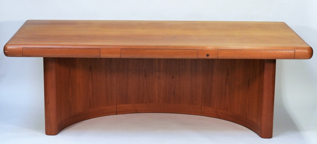 DYRLUND TEAK WOOD MCM EXECUTIVE 2995fa