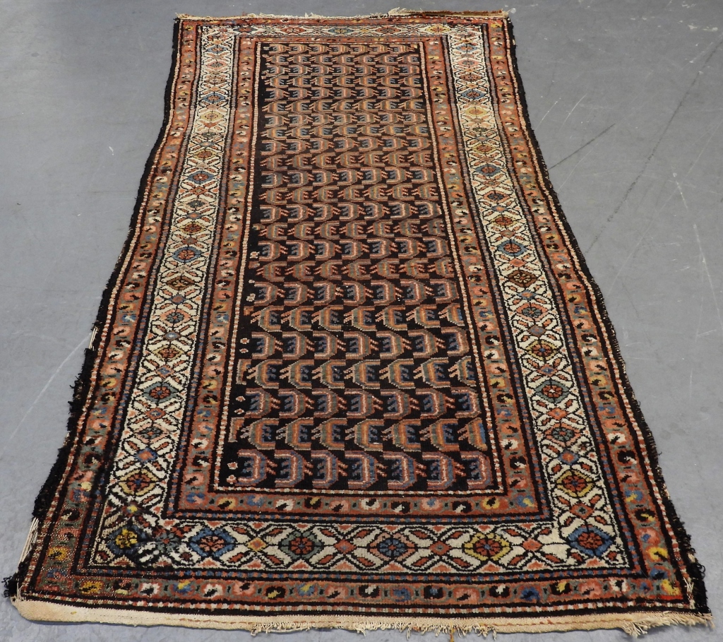 GEOMETRIC HAMADAN RUNNER RUG Middle