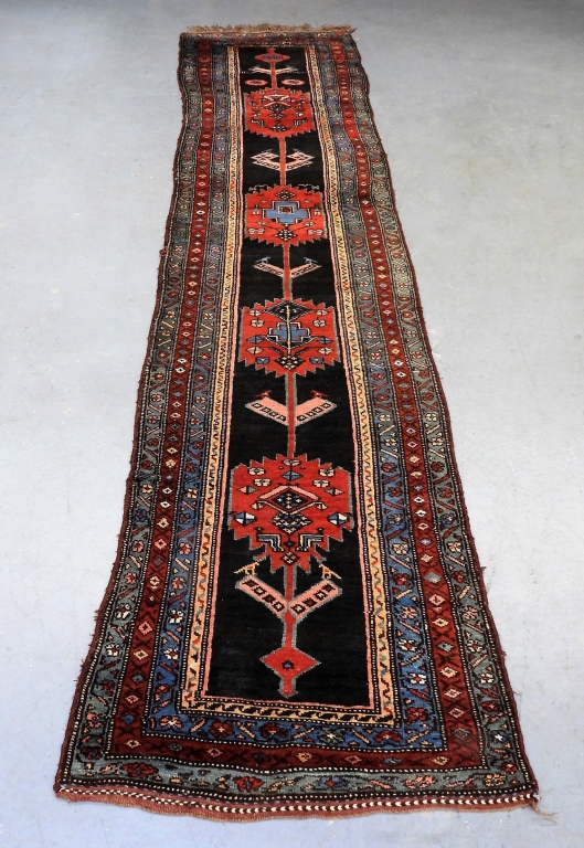 NORTHWEST PERSIAN RUG RUNNER Middle