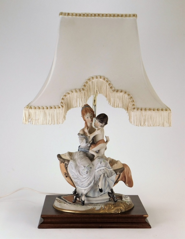 CAPODIMONTE MOTHER & CHILD TABLE LAMP