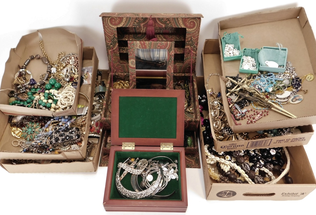 LG ESTATE COSTUME JEWELRY COLLECTION