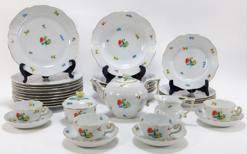 32PC HEREND PORCELAIN DINNER SET Hungary,20th