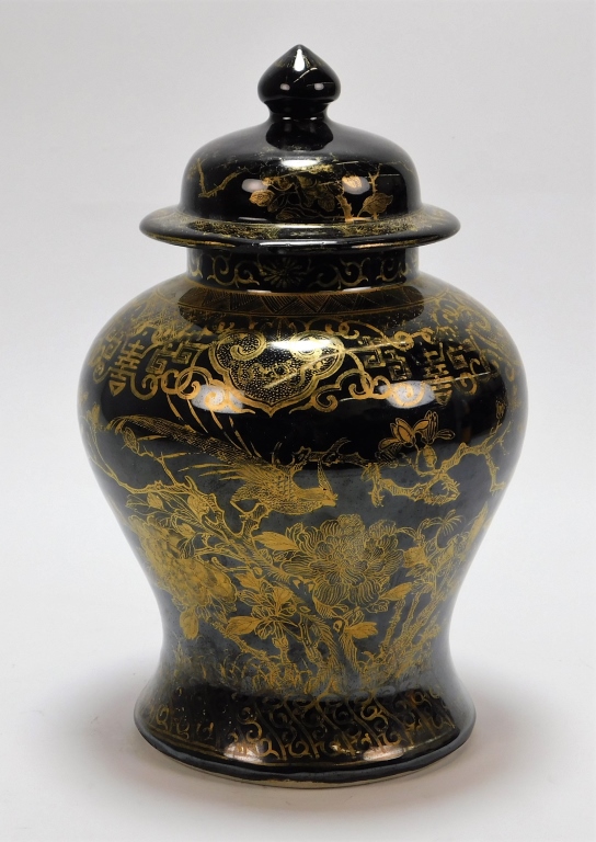 CHINESE MIRRORED BLACK GILT PORCELAIN 299eb7