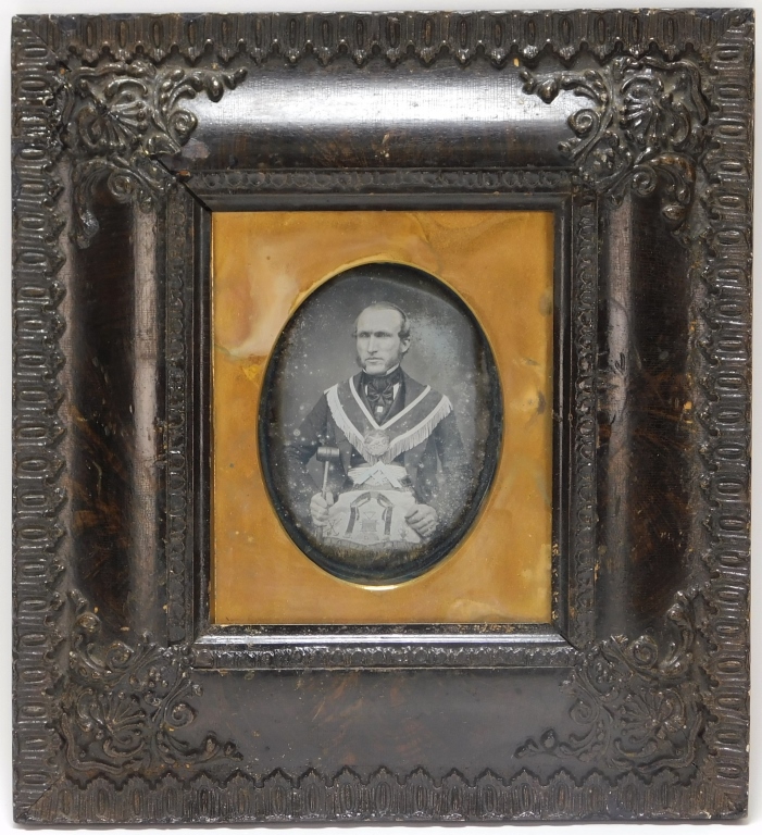 19C MASONIC GENTLEMAN PORTRAIT DAGUERREOTYPE