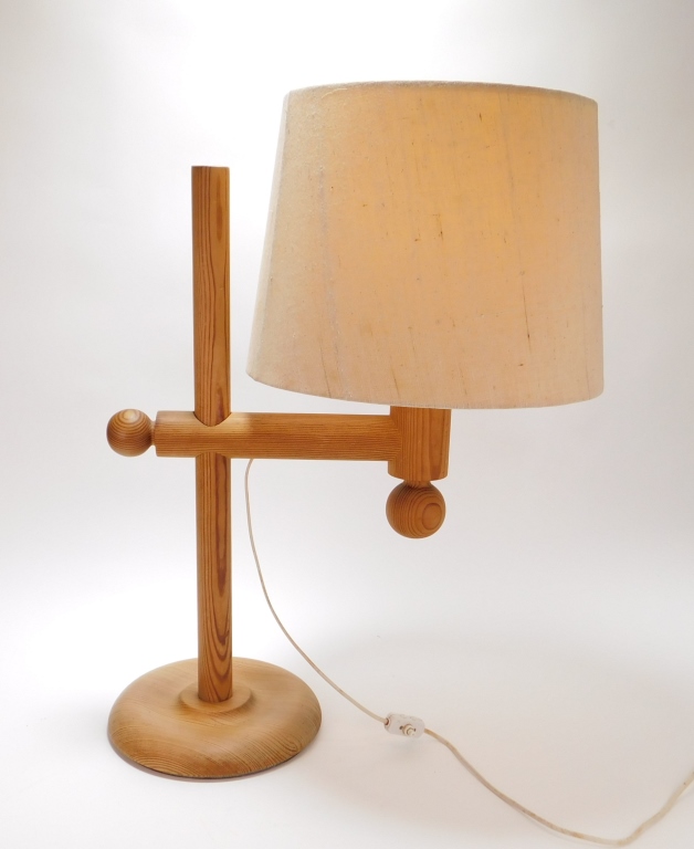 LUXUS MCM WOOD & LUCITE TABLE LAMP