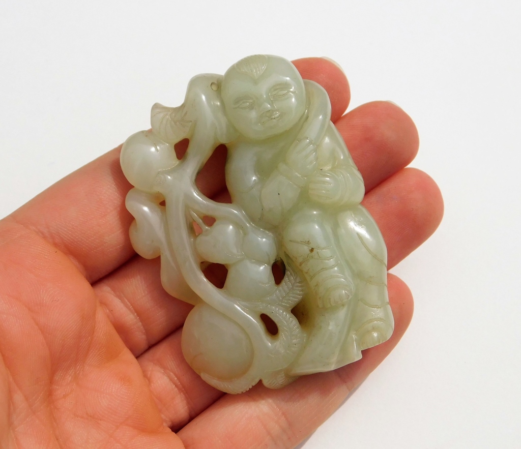 CHINESE QING DYNASTY CARVED JADE 29a018