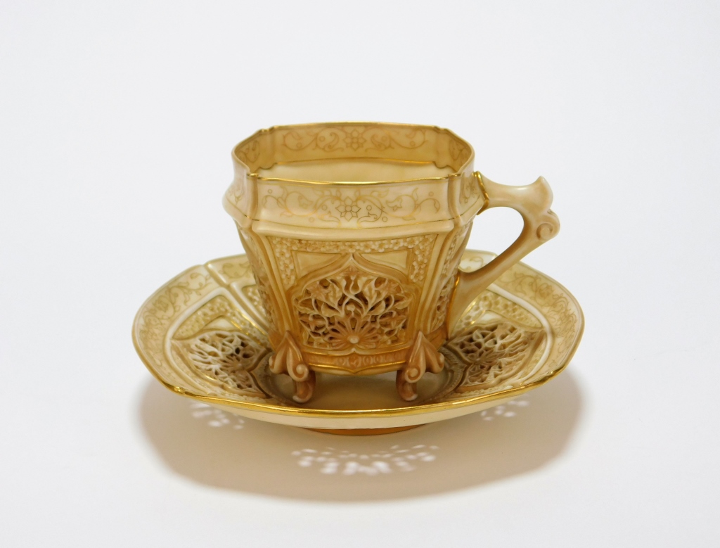 ROYAL WORCESTER RETICULATED TEA CUP