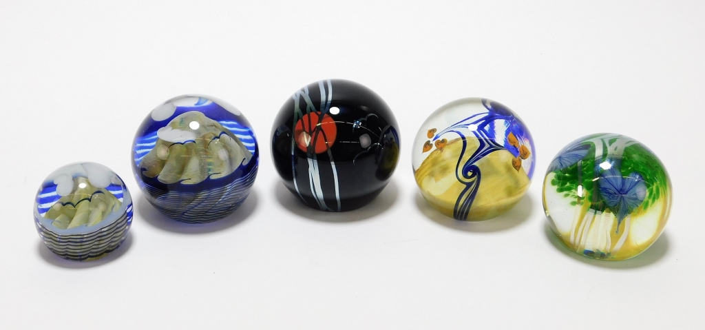 5PC CORREIA ART GLASS PAPERWEIGHTS 29a12b