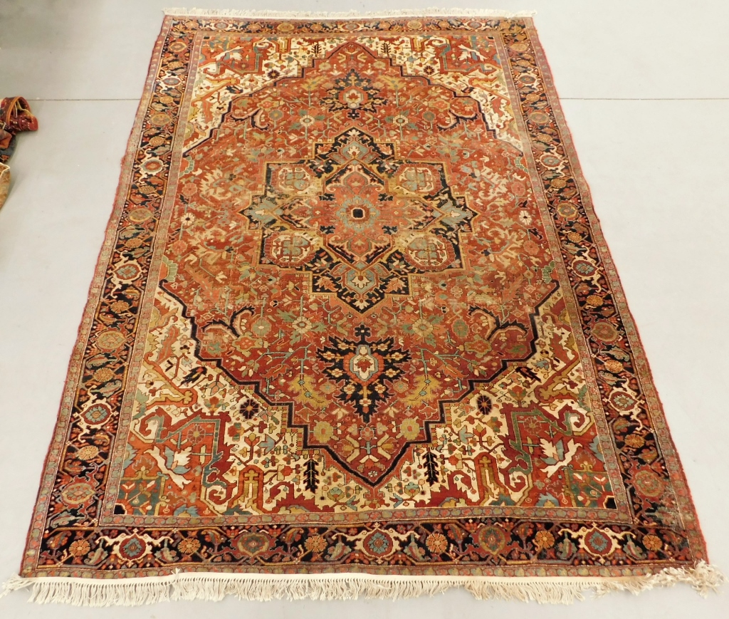 ANTIQUE HERIZ ROOM SIZE RUG Middle