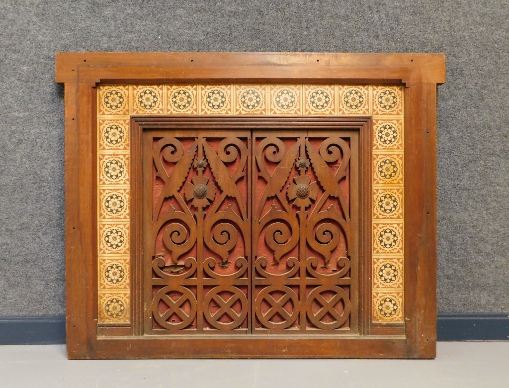 VICTORIAN CARVED WOOD AND TILE 29a39c