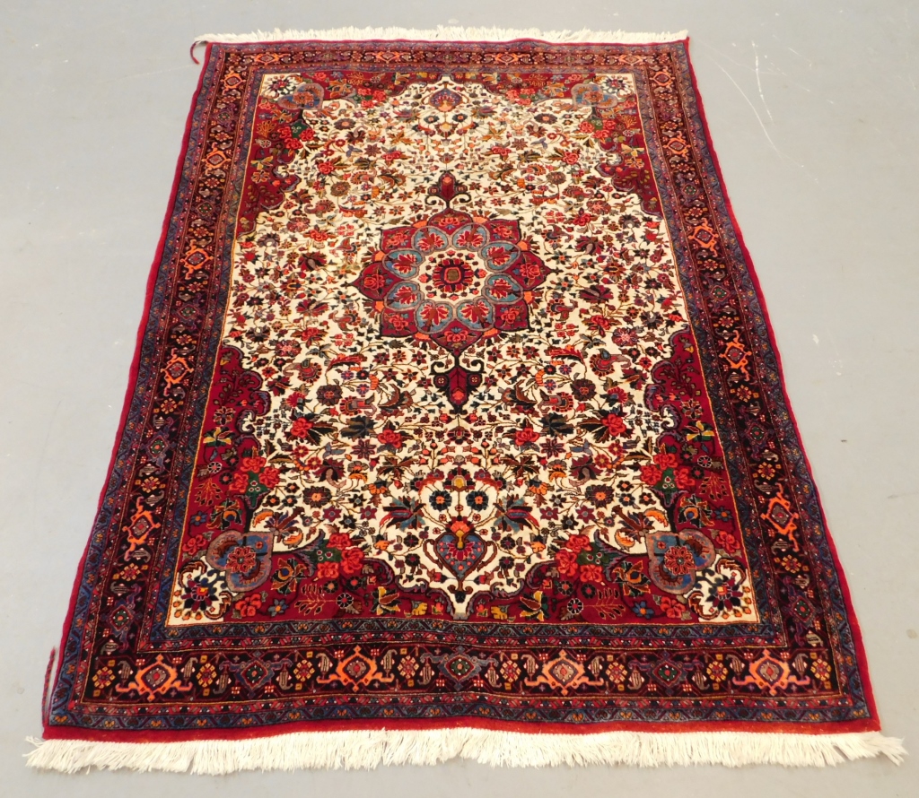 ANTIQUE BIDJAR MAROON MEDALLION 29a433