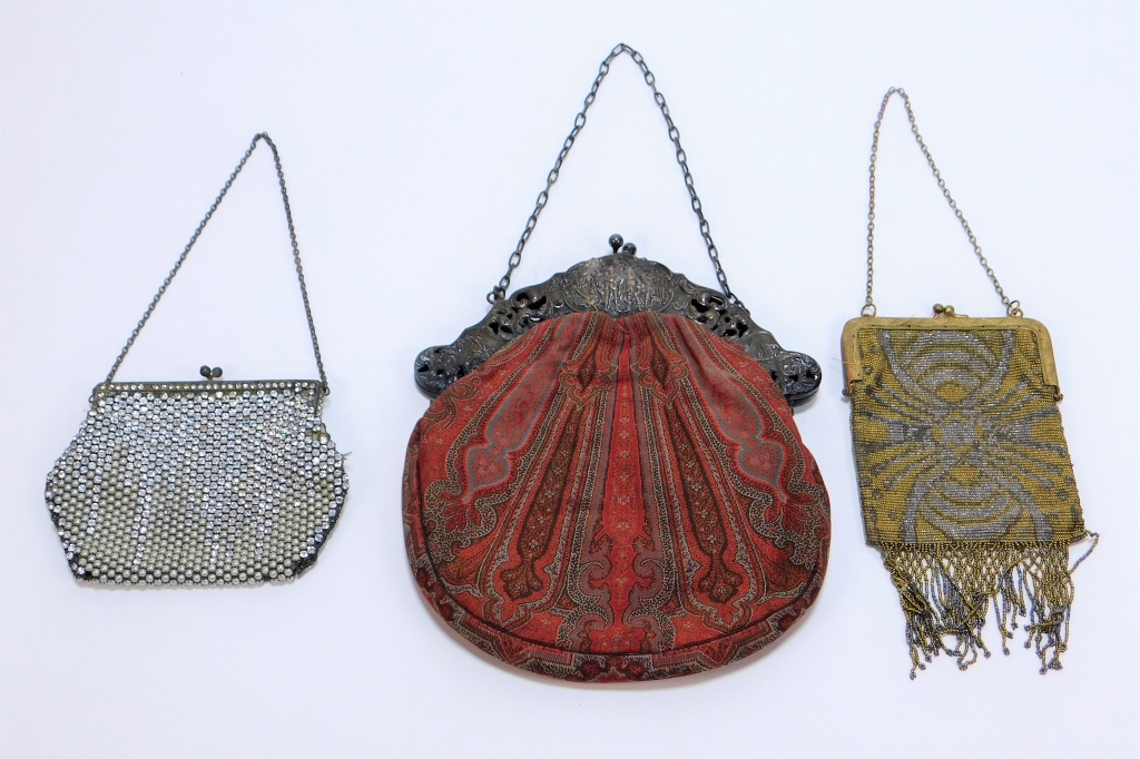 3PC VICTORIAN BEADED PURSE GROUP 29a4af