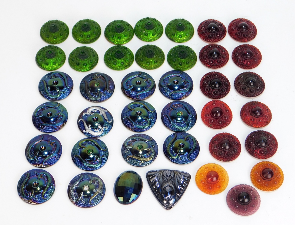 39PC VICTORIAN GLASS BUTTON GROUP 29a4be
