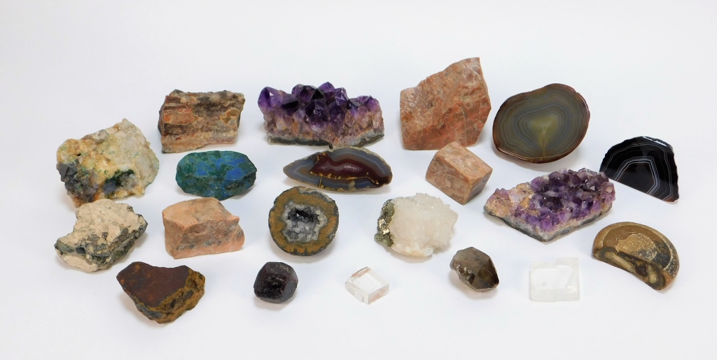 20 ASSORTED MINERAL SPECIMEN GROUPING 29a535