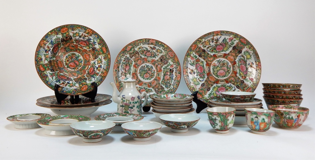 32PC CHINESE ROSE MEDALLION PORCELAIN