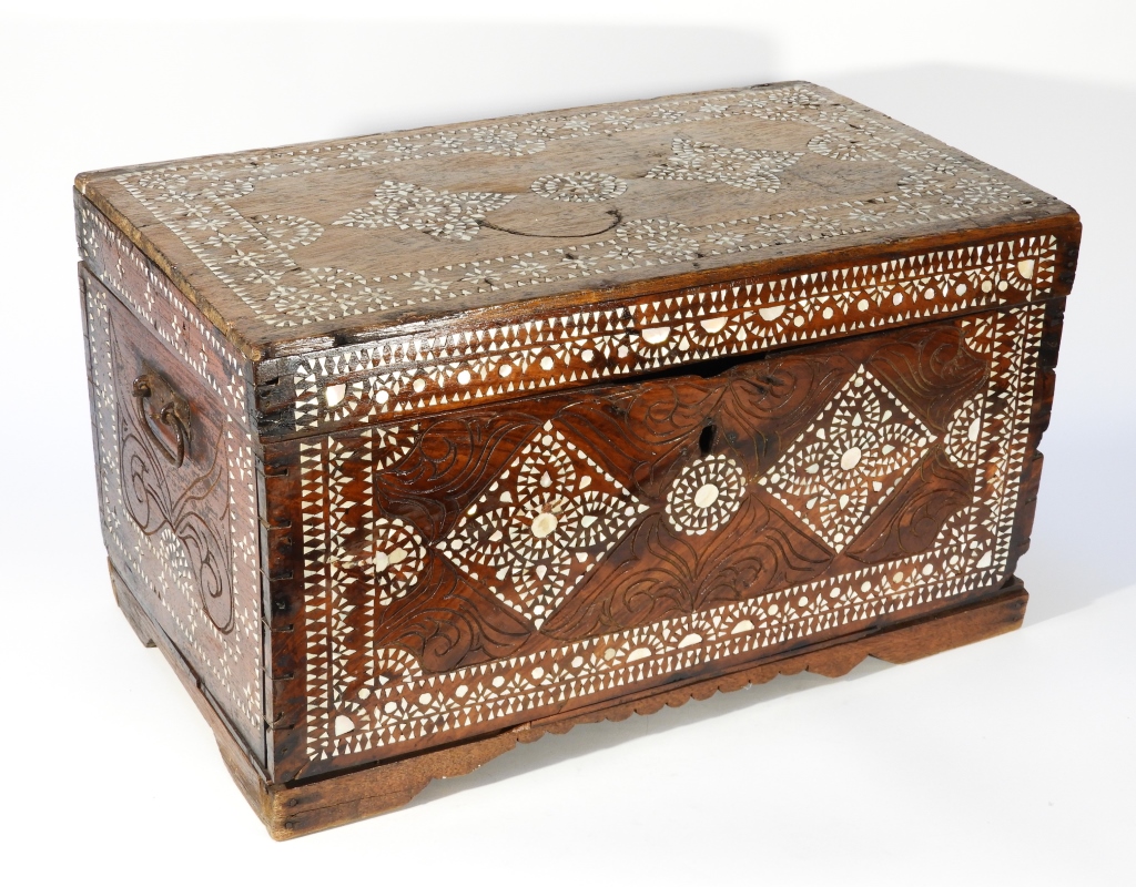 ANGLO INDIAN MOP INLAY WOOD CHEST