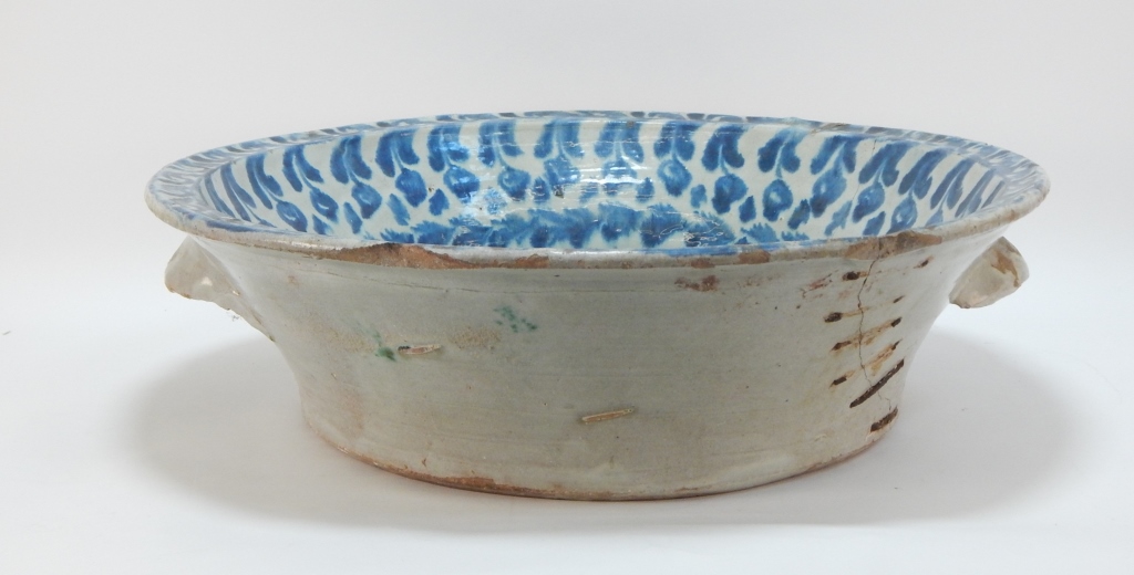 18C. LARGE DELFT BIRD WASH BASIN