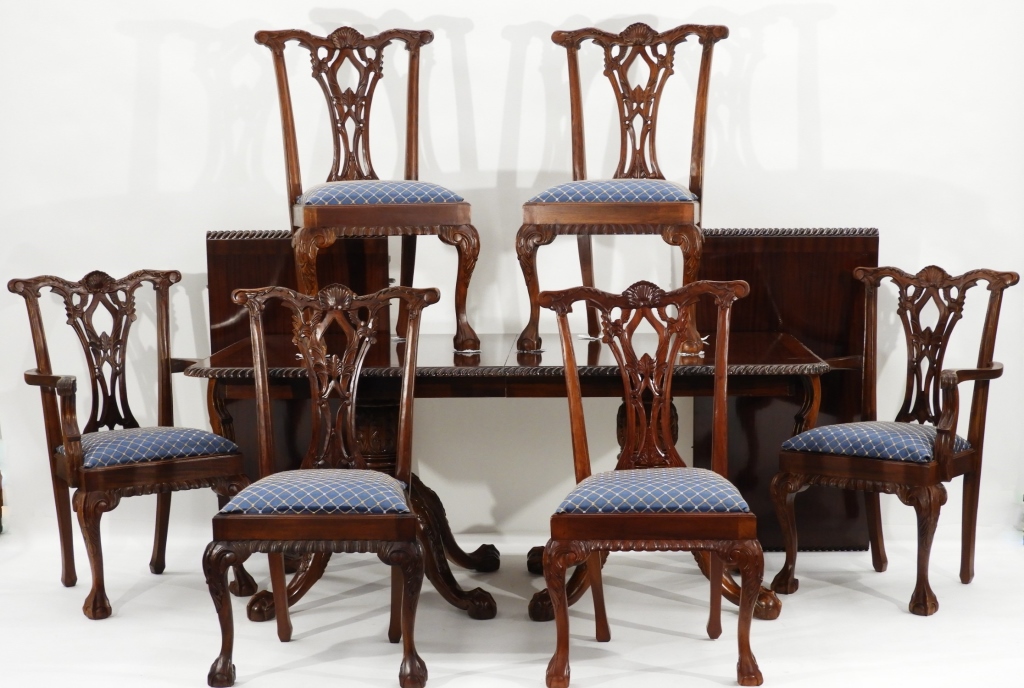 AMERICAN MAHOGANY CHIPPENDALE DINNING