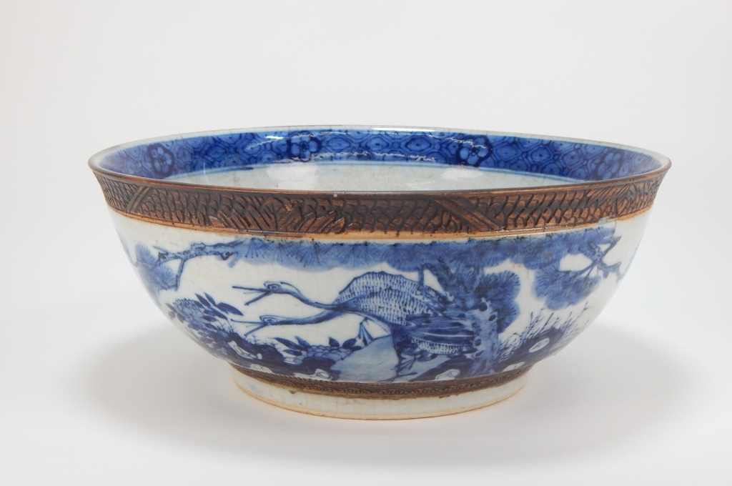 19C CHINESE BLUE AND WHITE CANTON CENTER