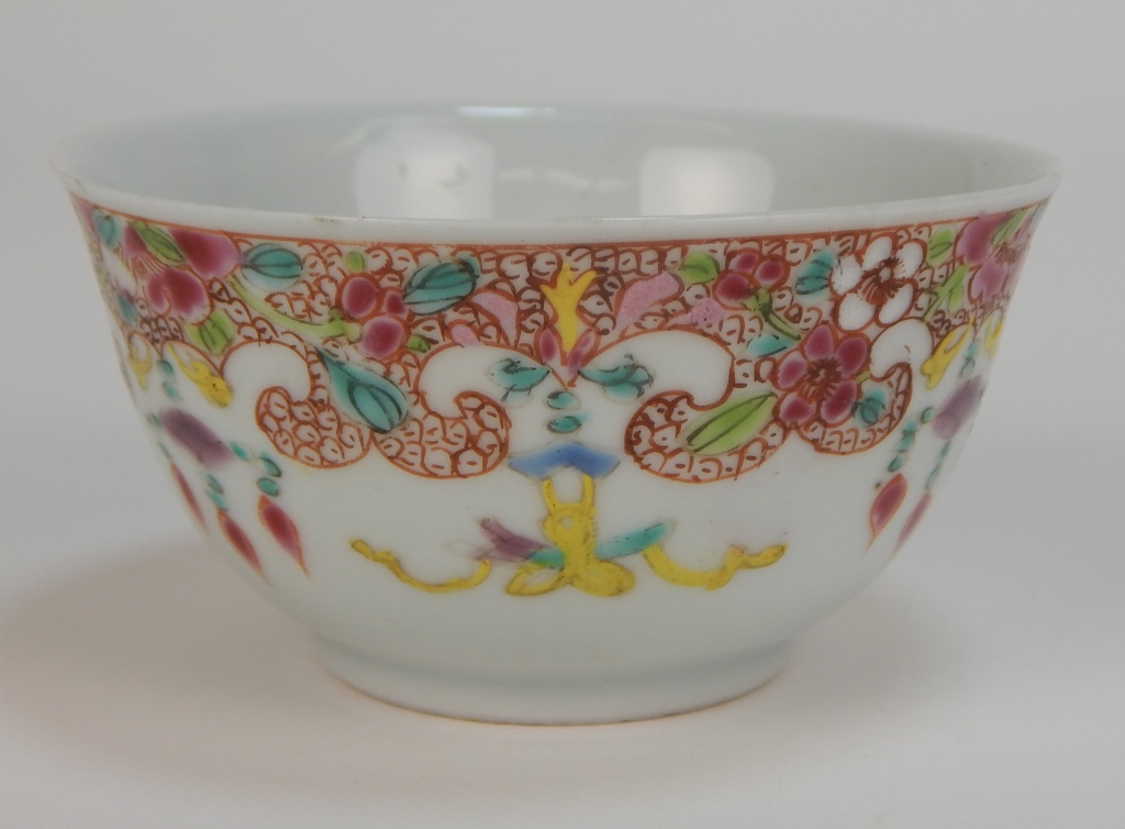 CHINESE FAMILLE ROSE PORCELAIN TEACUP