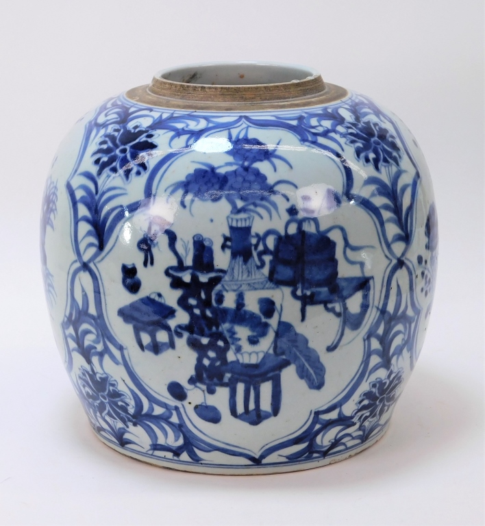 LARGE CHINESE BLUE AND WHITE PORCELAIN 29a747