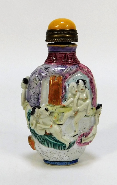 CHINESE PORCELAIN EROTIC SNUFF 29b81e