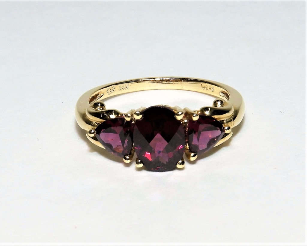 14K YELLOW GOLD THREE STONE GARNET 29ba22