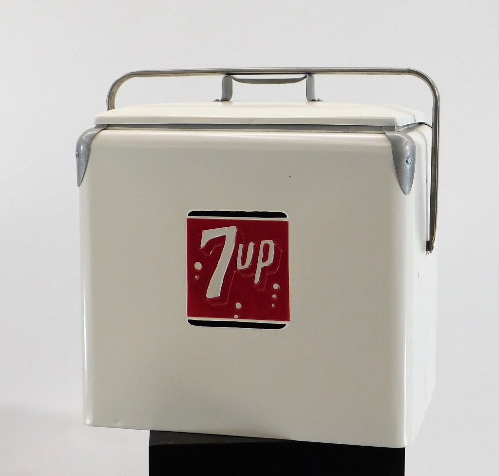 VINTAGE 7-UP WHITE ADVERTISEMENT COOLER