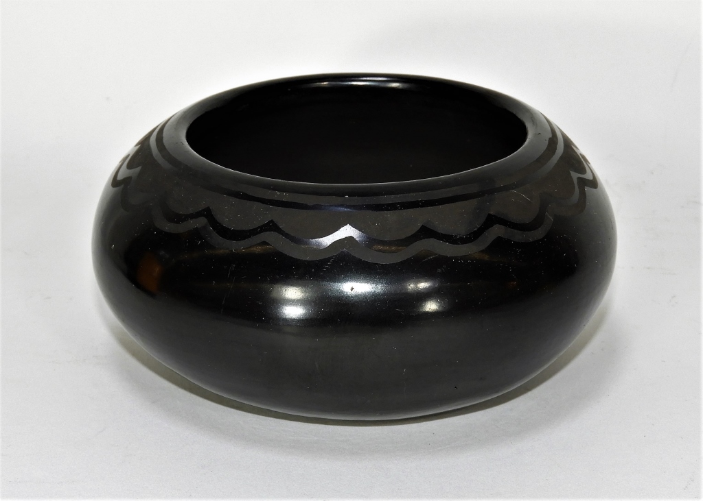 LUPITA MARTINEZ SAN ILDEFONSO POTTERY 29be59