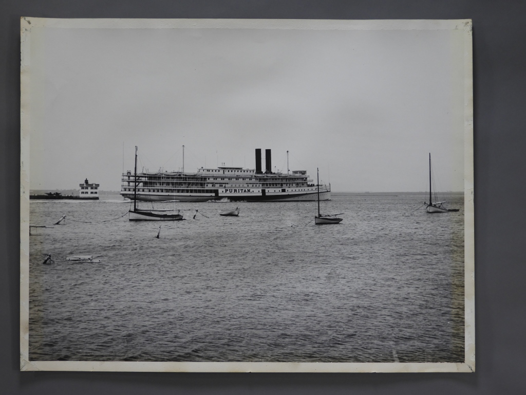 LG BLACK & WHITE PHOTOGRAPH OF STEAMER