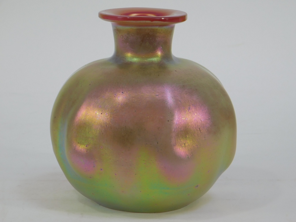 BOHEMIAN CZECH IRIDESCENT ART GLASS 29c235